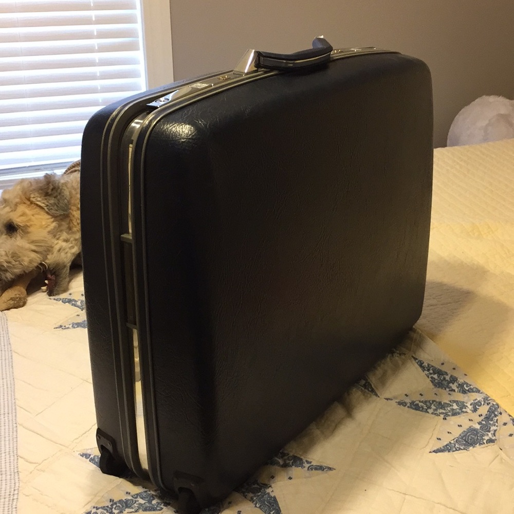 Vintage Samsonite Suitcase w/ Key